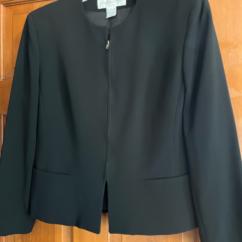 Jones New York Classic Black Lined Blazer with Zipper front